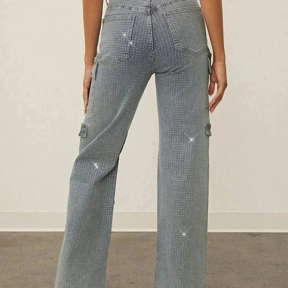 Medium Wash Curvy Women's Flap Pocket Side Cargo Mid Ride Jeans - Picture 6 of 6